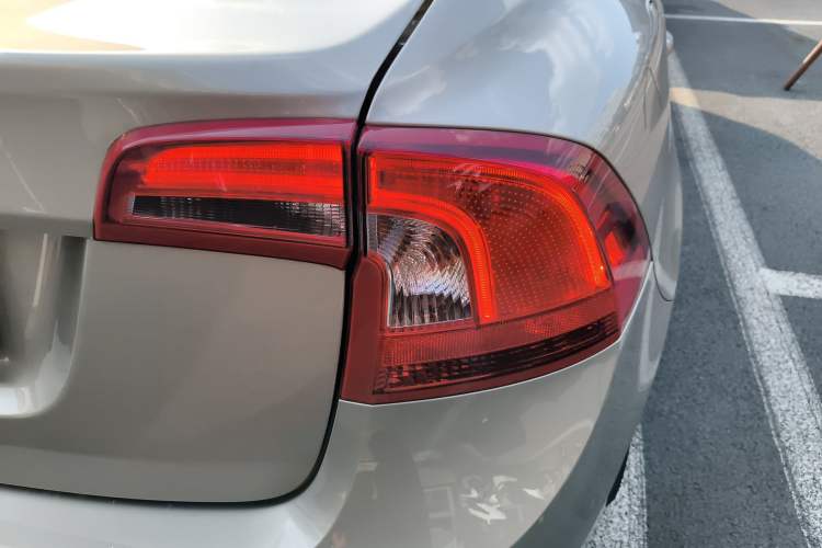 Used Volvo S60 2018 S60L T4 Zhiyuan Edition Right Rear Taillight