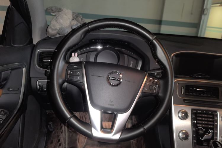Used Volvo S60 2018 S60L T4 Smart & Ambitious Edition Steering Wheel