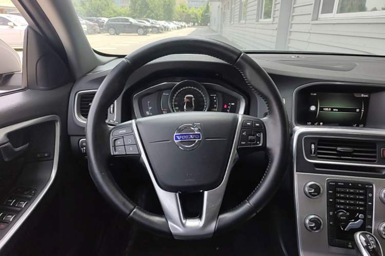 Used Volvo S60 2018 S60L T4 Zhiyuan Edition Steering Wheel