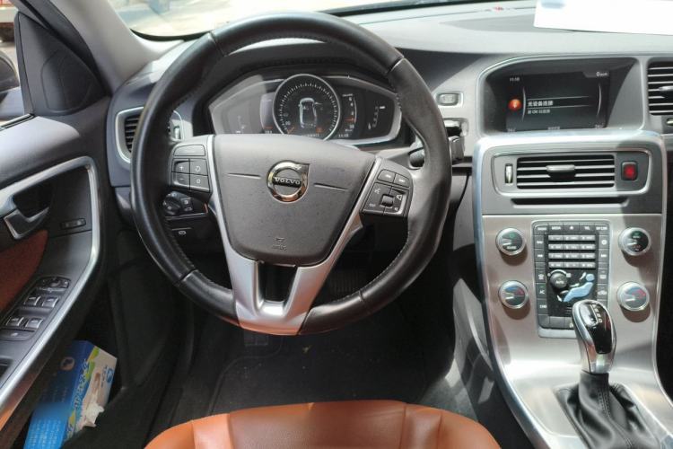 Used Volvo S60 2018 S60L T4 Smart & Ambitious Edition Steering Wheel