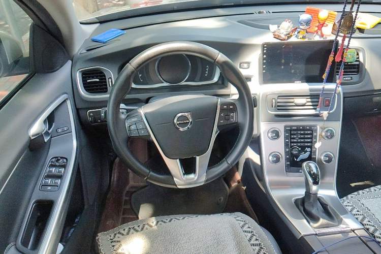 Used Volvo S60 2018 S60L T4 Smart & Ambitious Edition Steering Wheel