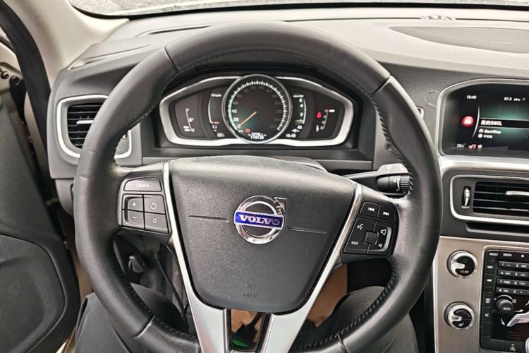 Used Volvo S60 2018 S60L T4 Zhiyuan Edition Steering Wheel