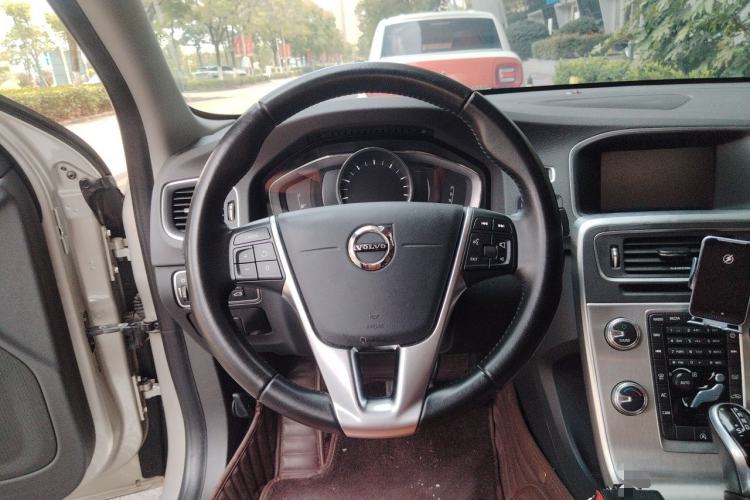 Used Volvo S60 2018 S60L T4 Smart & Ambitious Edition Steering Wheel