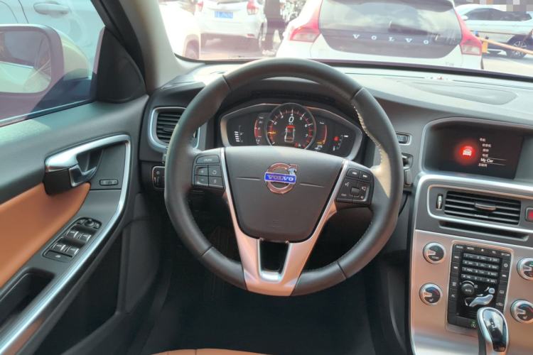 Used Volvo S60 2018 S60L T4 Zhiyuan Edition Steering Wheel