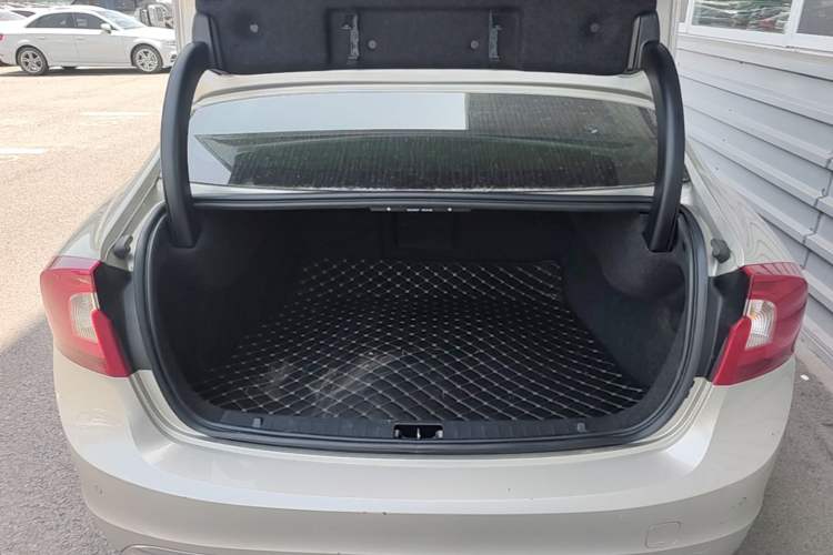 Used Volvo S60 2018 S60L T4 Zhiyuan Edition Trunk