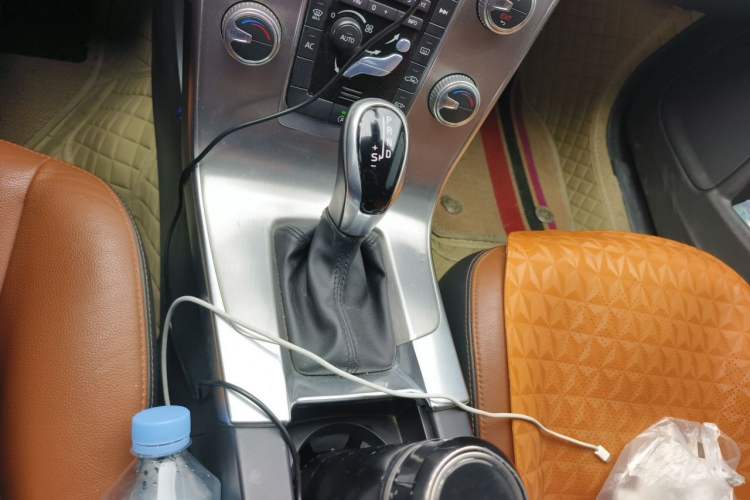 Used Volvo S60 2018 S60L T3 Smart Progress Edition Gear Lever