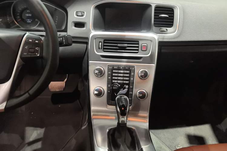 Used Volvo S60 2018 S60L T3 Smart Upgrade Edition Audio And AC Panel