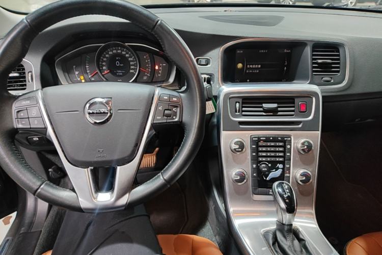 Used Volvo S60 2018 S60L T3 Smart Progress Edition Center Console