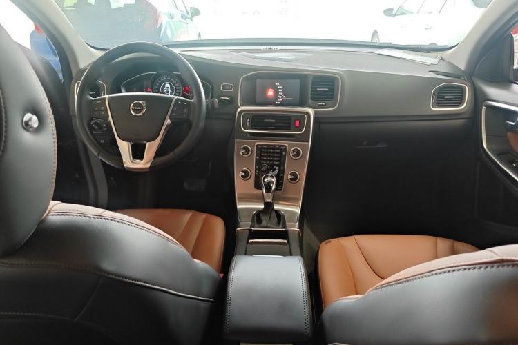 Used Volvo S60 2018 S60L T3 Smart Progress Edition Center Console