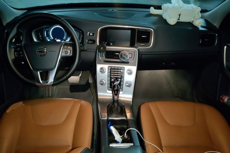 Used Volvo S60 2018 S60L T4 Smart & Ambitious Edition Center Console