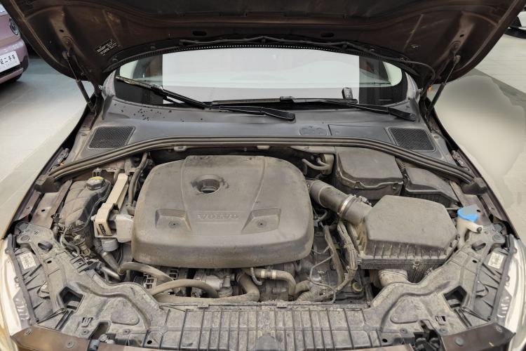 Used Volvo S60 2018 S60L T4 Zhiyuan Edition Engine Bay
