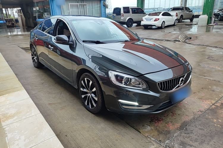 Used Volvo S60 2018 S60L T3 Smart Progress Edition Front Right 45 Deg