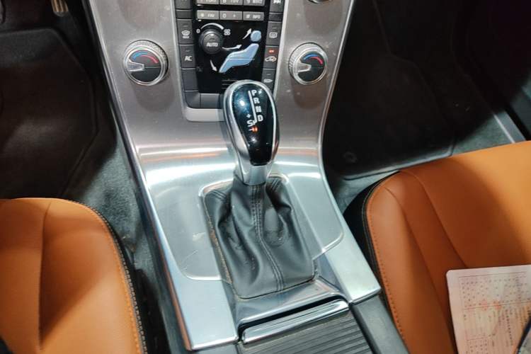 Used Volvo S60 2018 S60L T3 Smart Progress Edition Gear Lever