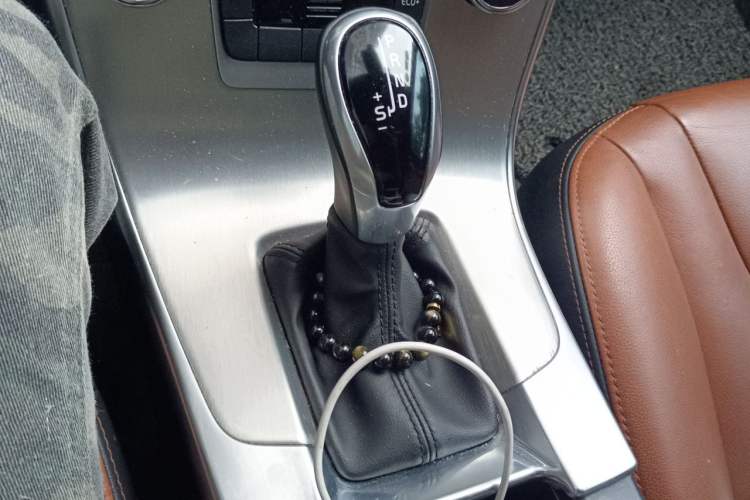 Used Volvo S60 2018 S60L T3 Smart Progress Edition Gear Lever