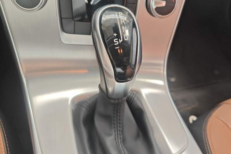 Used Volvo S60 2018 S60L T3 Smart Progress Edition Gear Lever