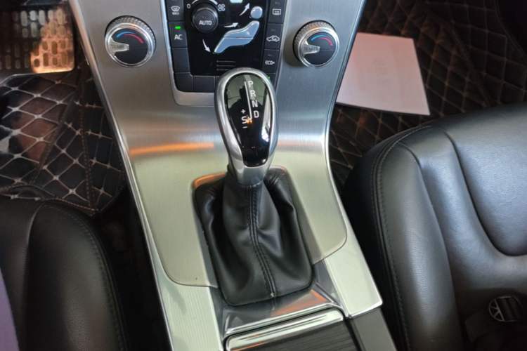 Used Volvo S60 2018 S60L T3 Smart Upgrade Edition Gear Lever