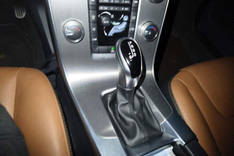 Used Volvo S60 2018 S60L T4 Smart & Ambitious Edition Gear Lever