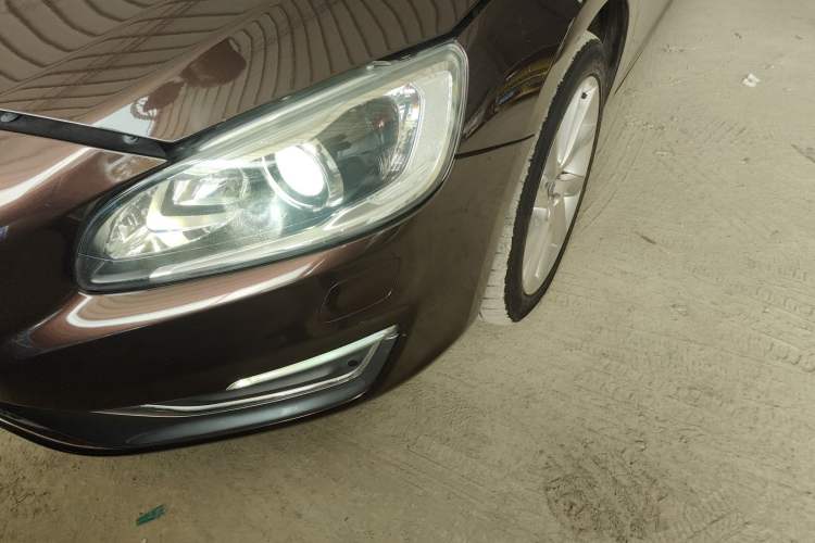 Used Volvo S60 2018 S60L T4 Zhiyuan Edition Left Front Headlight