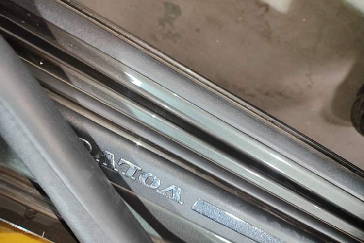 Used Volvo S60 2018 S60L T3 Smart Progress Edition Right Side Sill