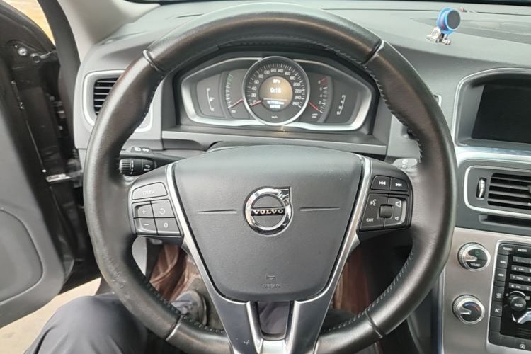 Used Volvo S60 2018 S60L T3 Smart Progress Edition Steering Wheel