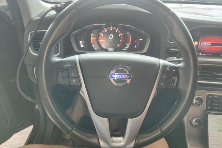 Used Volvo S60 2018 S60L T4 Zhiyuan Edition Steering Wheel