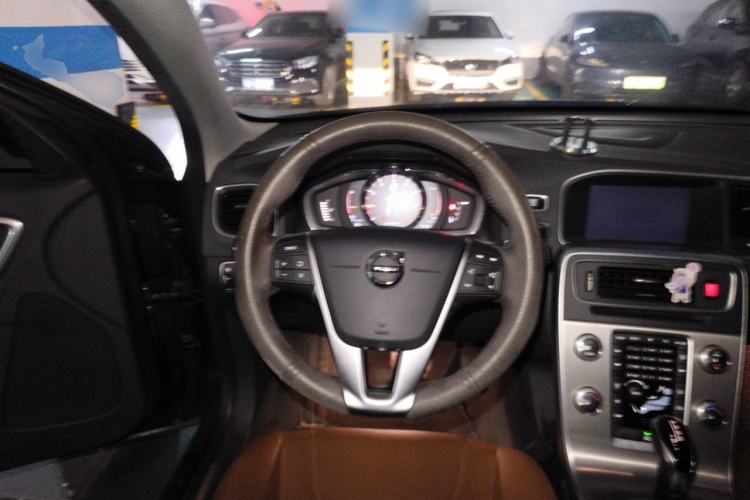 Used Volvo S60 2018 S60L T4 Smart & Ambitious Edition Steering Wheel
