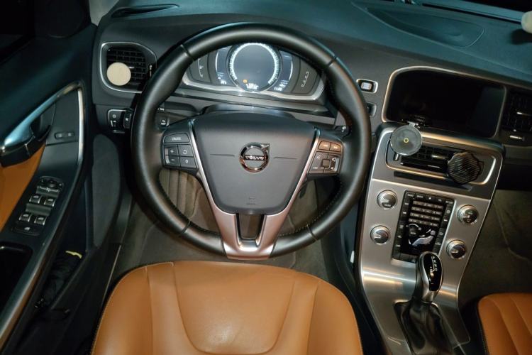 Used Volvo S60 2018 S60L T4 Smart & Ambitious Edition Steering Wheel