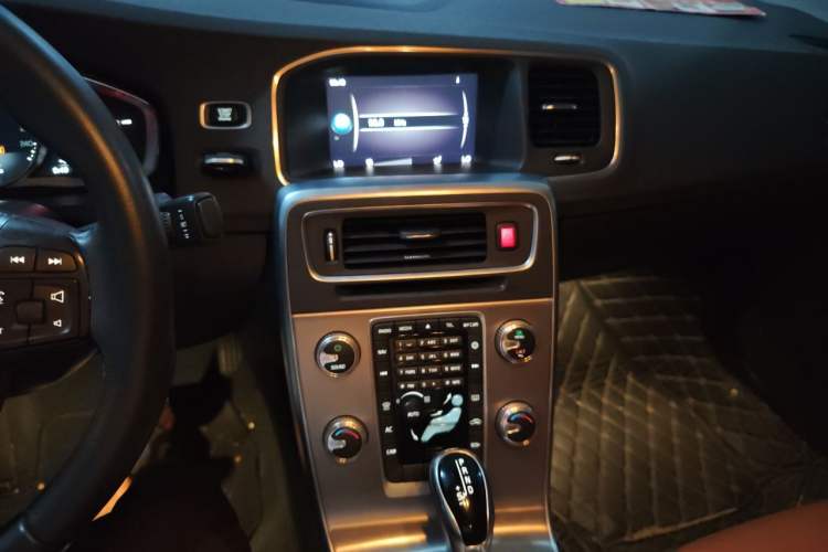 Used Volvo S60 2018 S60L T4 Smart & Ambitious Edition Audio And AC Panel