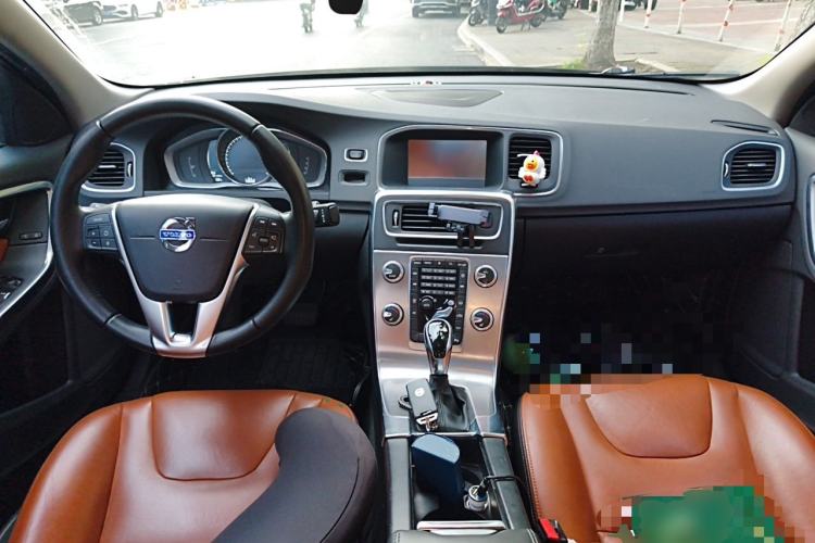 Used Volvo S60 2018 S60L T4 Zhiyuan Edition Center Console
