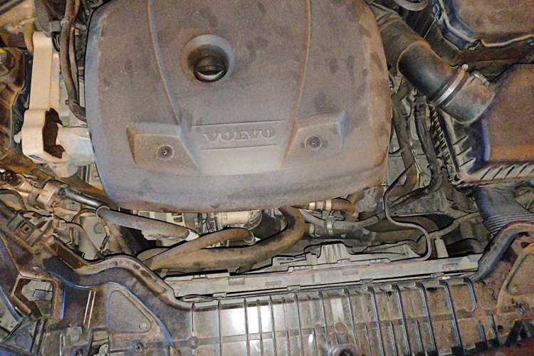 Used Volvo S60 2018 S60L T4 Zhiyuan Edition Engine Bay
