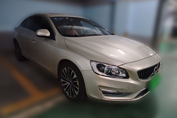 Used Volvo S60 2018 S60L T4 Smart & Ambitious Edition Front Right 45 Deg