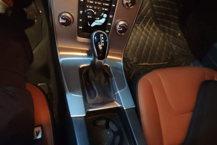Used Volvo S60 2018 S60L T4 Smart & Ambitious Edition Gear Lever