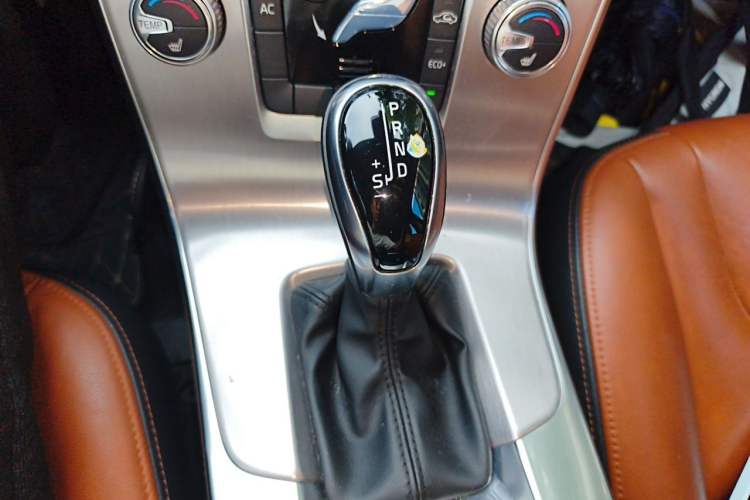 Used Volvo S60 2018 S60L T4 Zhiyuan Edition Gear Lever
