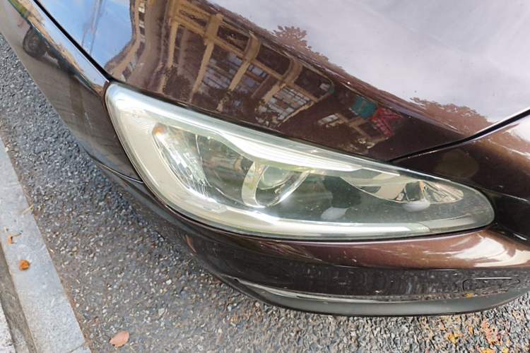 Used Volvo S60 2018 S60L T4 Zhiyuan Edition Right Front Headlight
