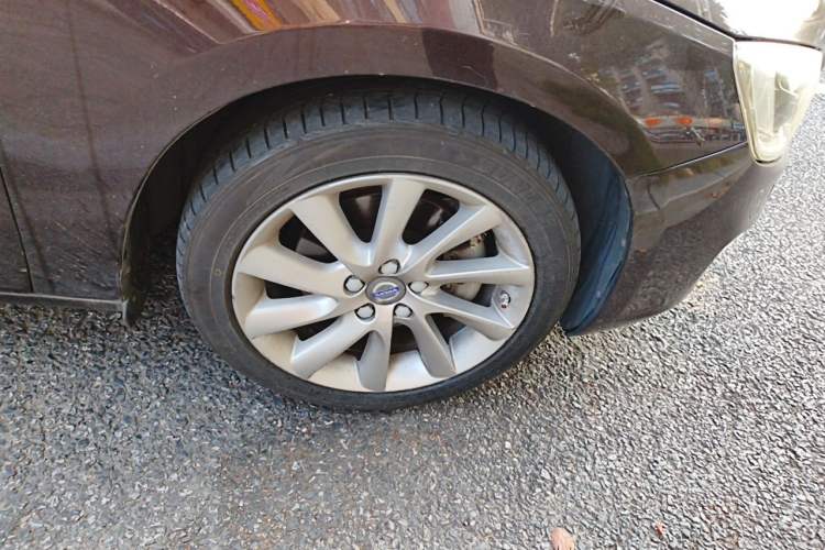 Used Volvo S60 2018 S60L T4 Zhiyuan Edition Right Front Wheel Hub