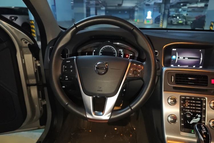 Used Volvo S60 2018 S60L T4 Smart & Ambitious Edition Steering Wheel