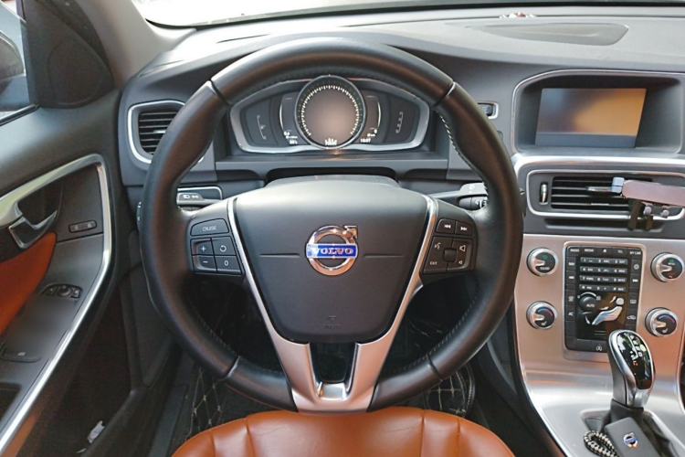Used Volvo S60 2018 S60L T4 Zhiyuan Edition Steering Wheel