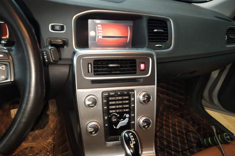 Used Volvo S60 2018 S60L T4 Zhiyuan Edition Audio And AC Panel