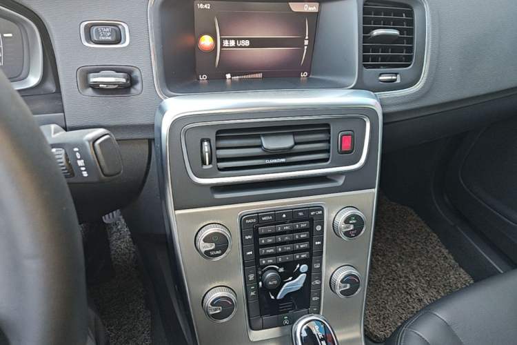 Used Volvo S60 2018 S60L T3 Smart Progress Edition Audio And AC Panel