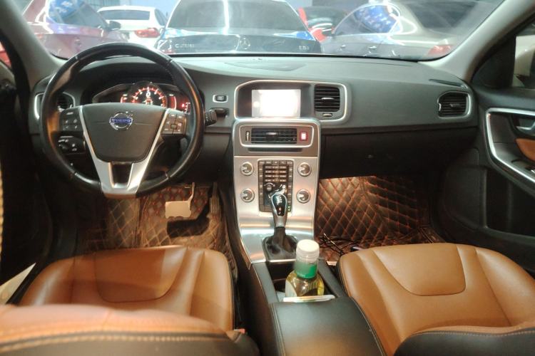 Used Volvo S60 2018 S60L T4 Zhiyuan Edition Center Console