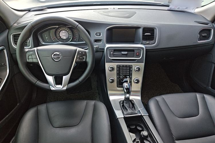 Used Volvo S60 2018 S60L T3 Smart Progress Edition Center Console
