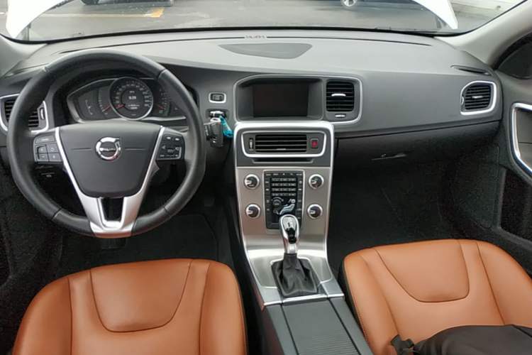Used Volvo S60 2018 S60L T3 Smart Progress Edition Center Console