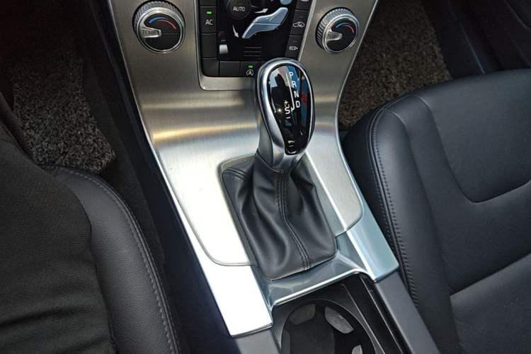 Used Volvo S60 2018 S60L T3 Smart Progress Edition Gear Lever