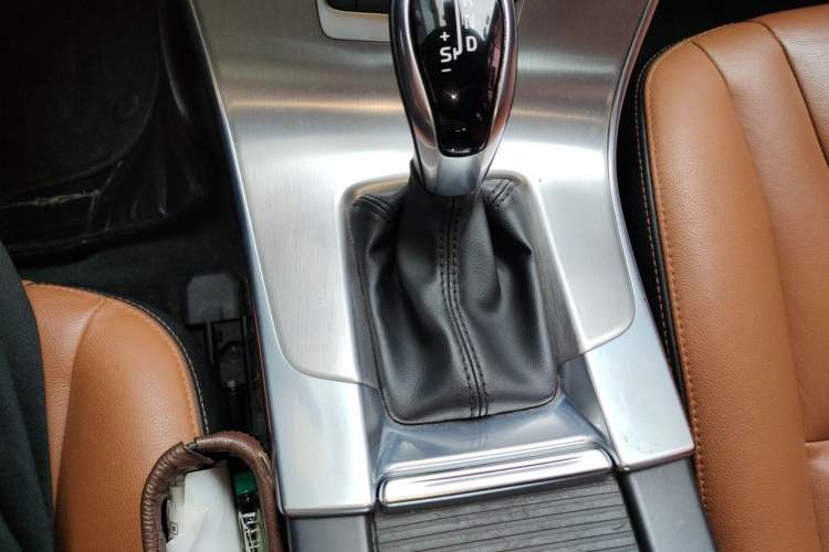 Used Volvo S60 2018 S60L T3 Smart Progress Edition Gear Lever