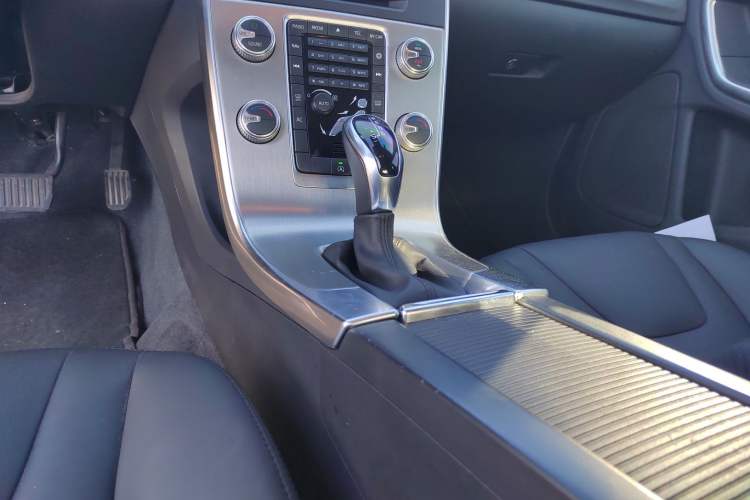 Used Volvo S60 2018 S60L T3 Smart Progress Edition Gear Lever