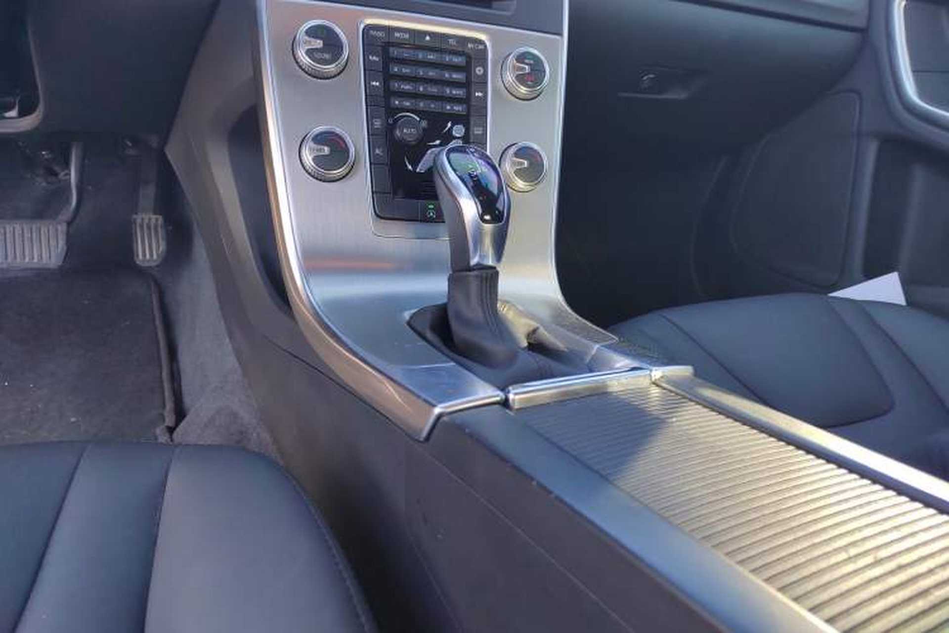 Used Volvo S60 2018 S60L T3 Smart Progress Edition Gear Lever