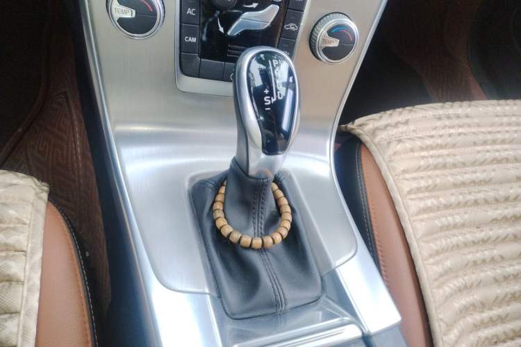 Used Volvo S60 2018 S60L T4 Smart & Ambitious Edition Gear Lever
