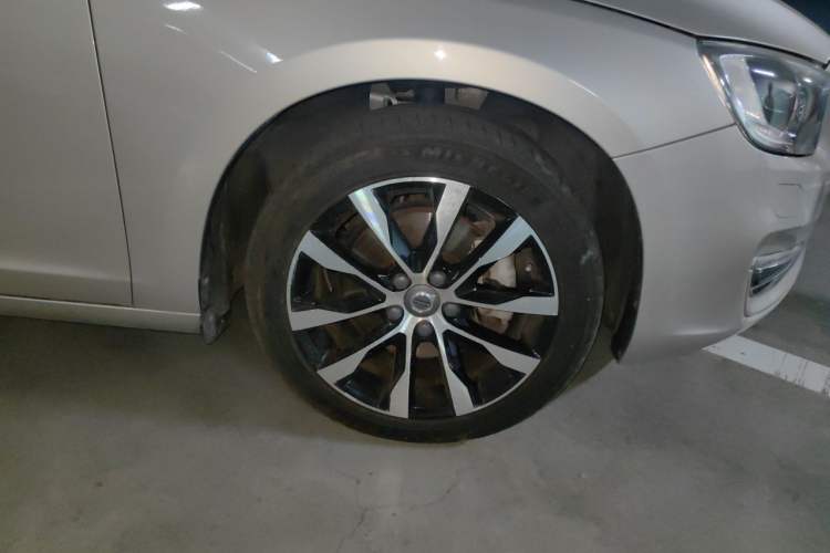 Used Volvo S60 2018 S60L T3 Smart Progress Edition Right Front Wheel Hub