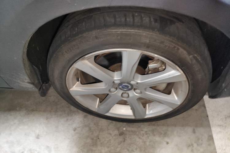 Used Volvo S60 2018 S60L T5 Intelligent Drive Edition Right Front Wheel Hub