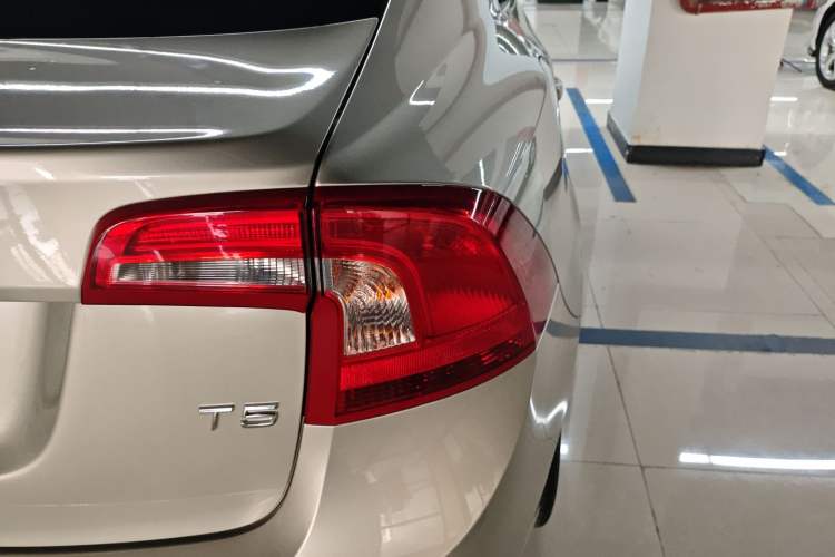Used Volvo S60 2018 S60L T5 Intelligent Drive Progressive Edition Right Rear Taillight